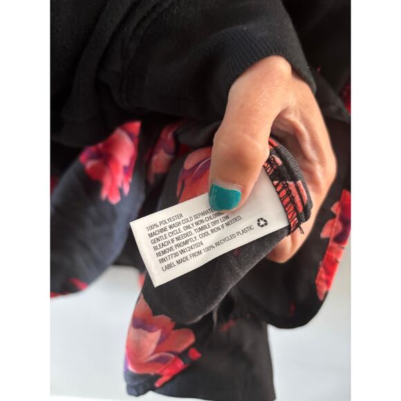 Ava & Viv Womens Dark Floral V-neck Blouse Size 1X Black Red Fairy Grunge - Picture 5 of 7